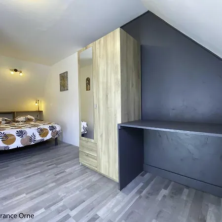 Charmante Maison Ancienne Au Coeur Du Village Avec Jardin Et Terrasse - Fr-1-497-219 * Rouperroux