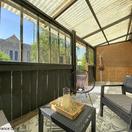 Charmante Maison Ancienne Au Coeur Du Village Avec Jardin Et Terrasse - Fr-1-497-219 * Rouperroux