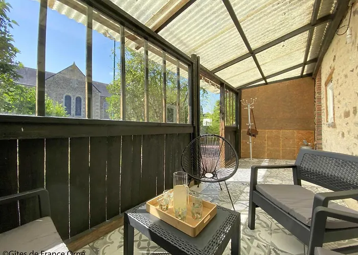 Charmante Maison Ancienne Au Coeur Du Village Avec Jardin Et Terrasse - Fr-1-497-219 * Rouperroux